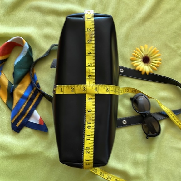 🌺 FREDERIC PARIS; Beautiful Black Leather Medium-Sized Handbag in GREAT Shape!! - Picture 13 of 16